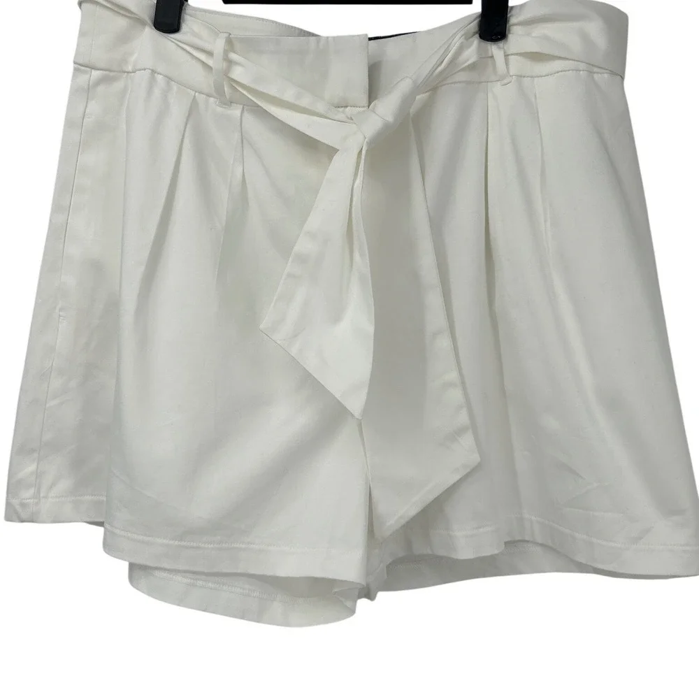 NWT White Tie Waist Paperbag Shorts Size 12 | Summer Resort Coastal - Picture 2 of 7
